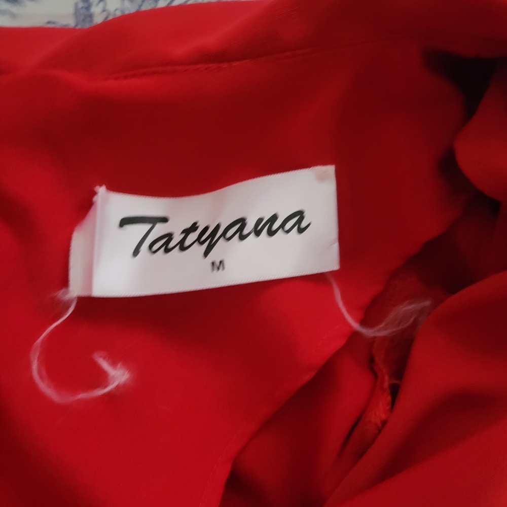 Beautiful red dress - Picture 2 of 9